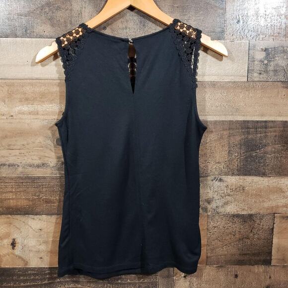 H & M v-neck crochet front sleeveless shirt keyhole button back woman's size S - Picture 3 of 9